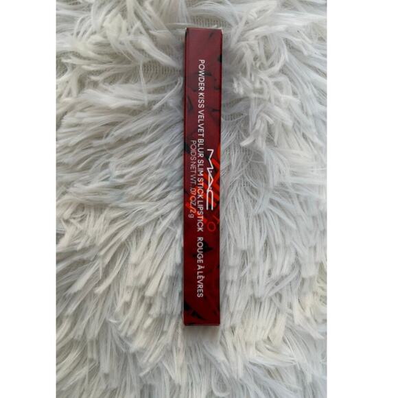NEW MAC Powder Kiss Velvet Blur Slim Stick Lipstick In Devoted To Chili 2g - Picture 3 of 10